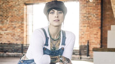 ‘American Pickers’ Star Danielle Colby Stuns In New。